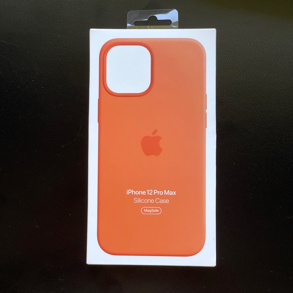 Apple iPhone 12 Pro Max Silicone Case with MagSafe - Kumquat